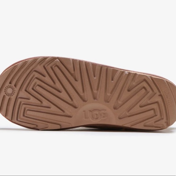 NWT UGG Classic II Graphic Boots Kids Sz 6 - Picture 3 of 16